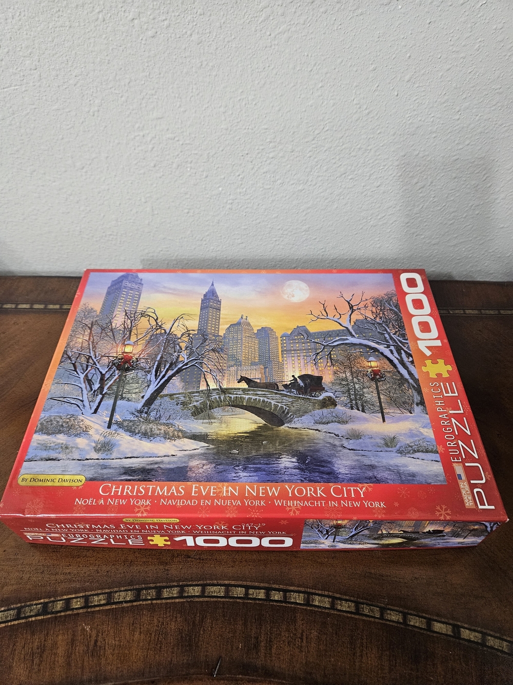 Christmas Eve in New York City 1000-Piece Puzzle - Red Box